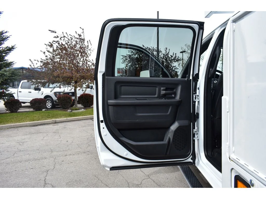 New 2024 Bright White Clearcoat Ram Tradesman image 34