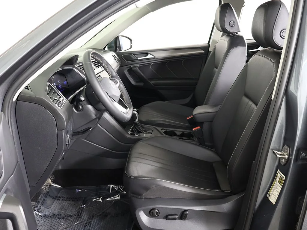 Used 2023 Platinum Gray Metallic Volkswagen 2.0T SE image 31