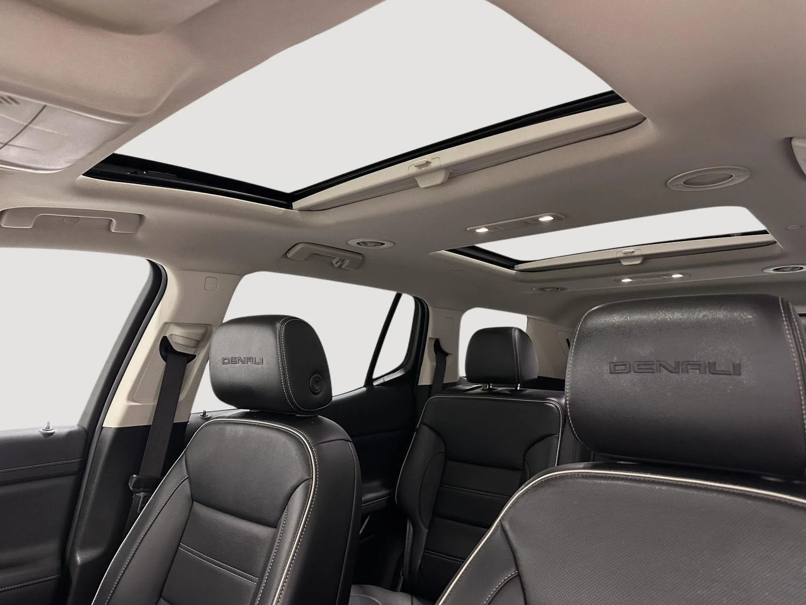 Used 2021 WHITE FROST TRICOAT GMC Denali image 18