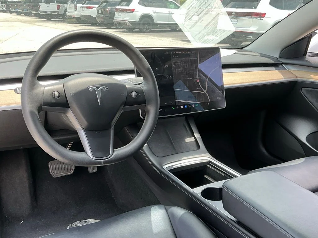 Used 2021  Tesla Standard Range Plus image 27