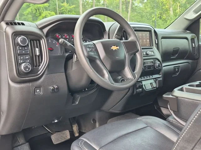 Used 2024 White Chevrolet Custom image 29