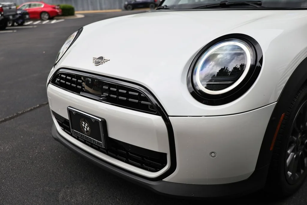 Certified Used 2025 Nanuq White Metallic MINI Signature Plus image 12