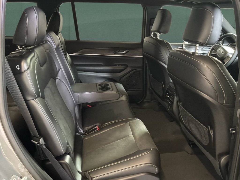 New 2027 Sting-Gray Clear-Coat Paint Jeep Laredo Altitude image 24