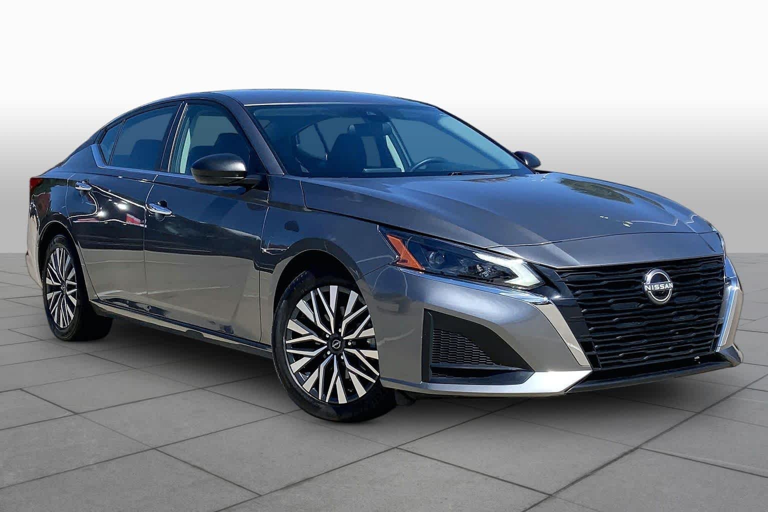 Used 2024 Gun Metallic Nissan 2.5 SV image 3