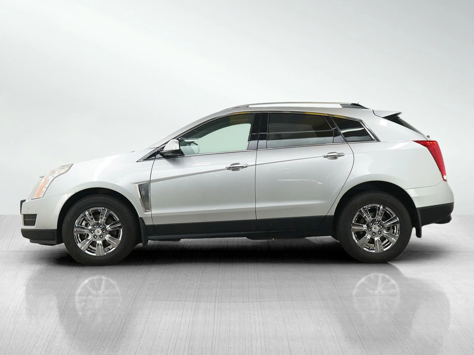 Used 2016 Cadillac SRX Luxury Collection with VIN 3GYFNEE32GS585897 for sale in Burnsville, Minnesota