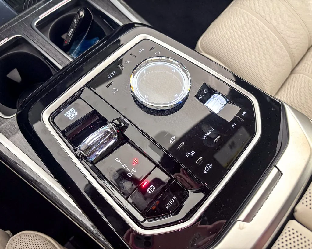 2025 BMW 7 Series 750e - Photo 45