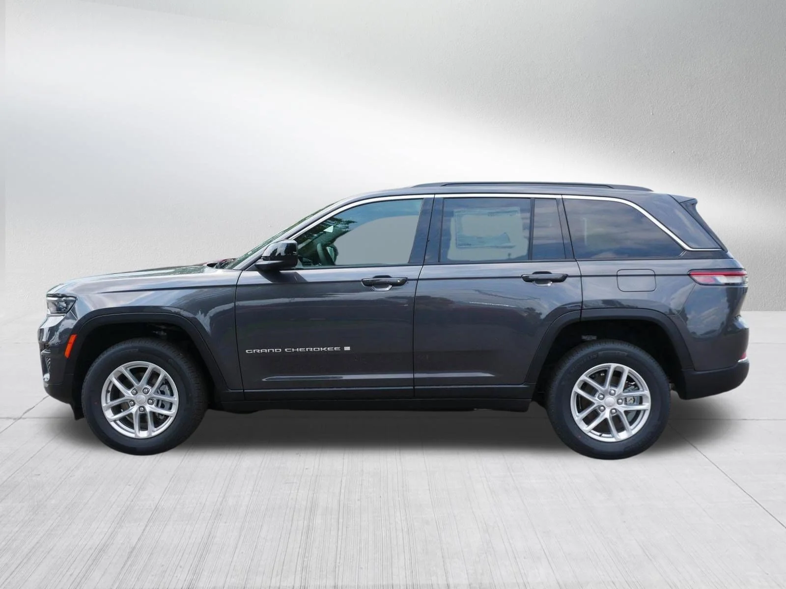 New 2026 Baltic Gray Metallic Clear-Coat Exterior Paint Jeep Laredo X image 4