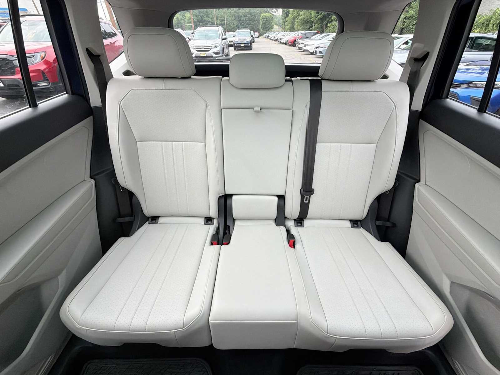 Used 2022 Atlantic Blue Metallic Volkswagen SE image 13