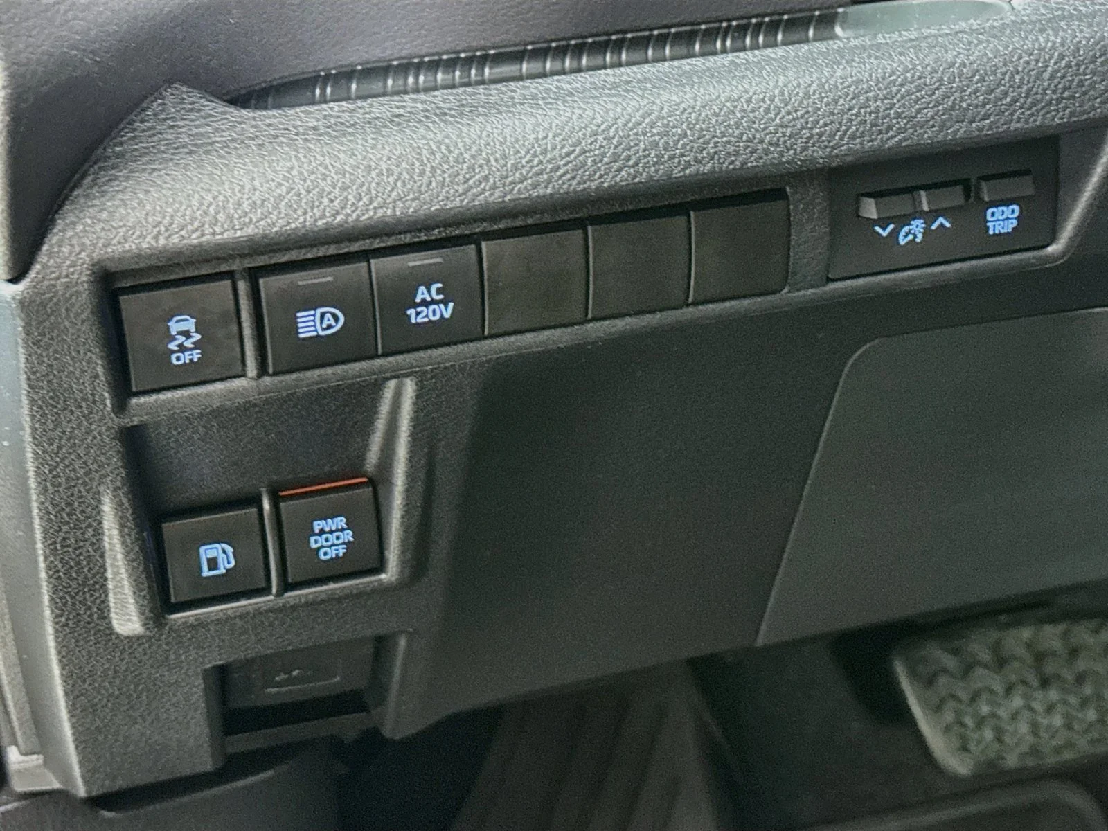 Used 2022 White Toyota XSE image 10