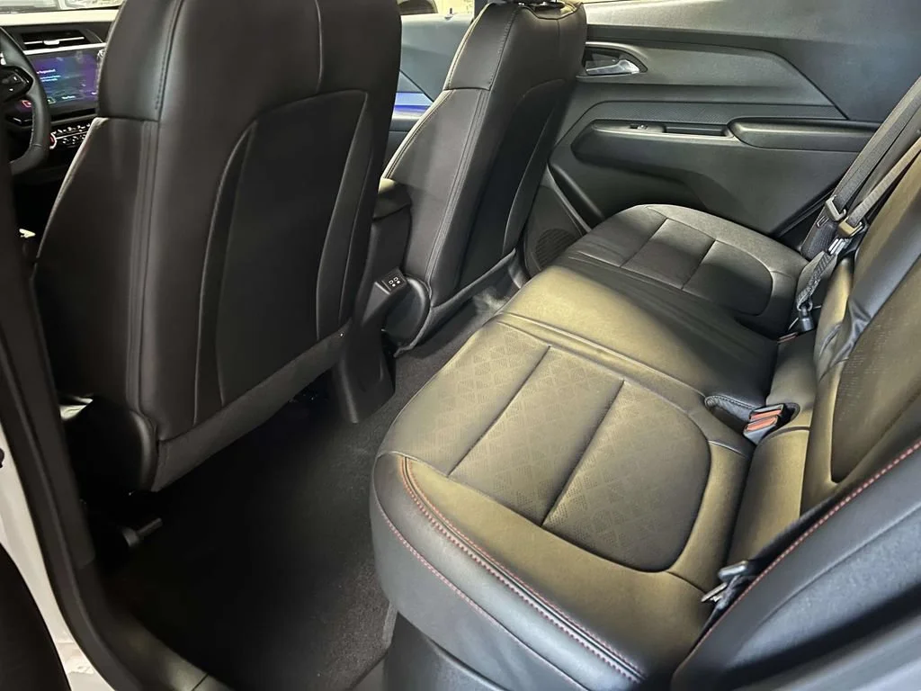 2027 Chevrolet Bolt RS - Photo 10