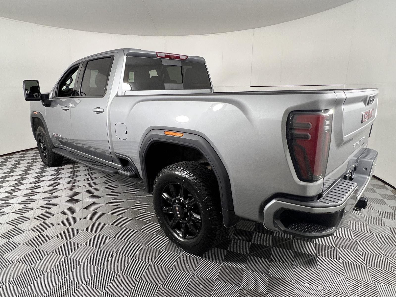 Used 2025 Sterling Metallic GMC AT4 image 9