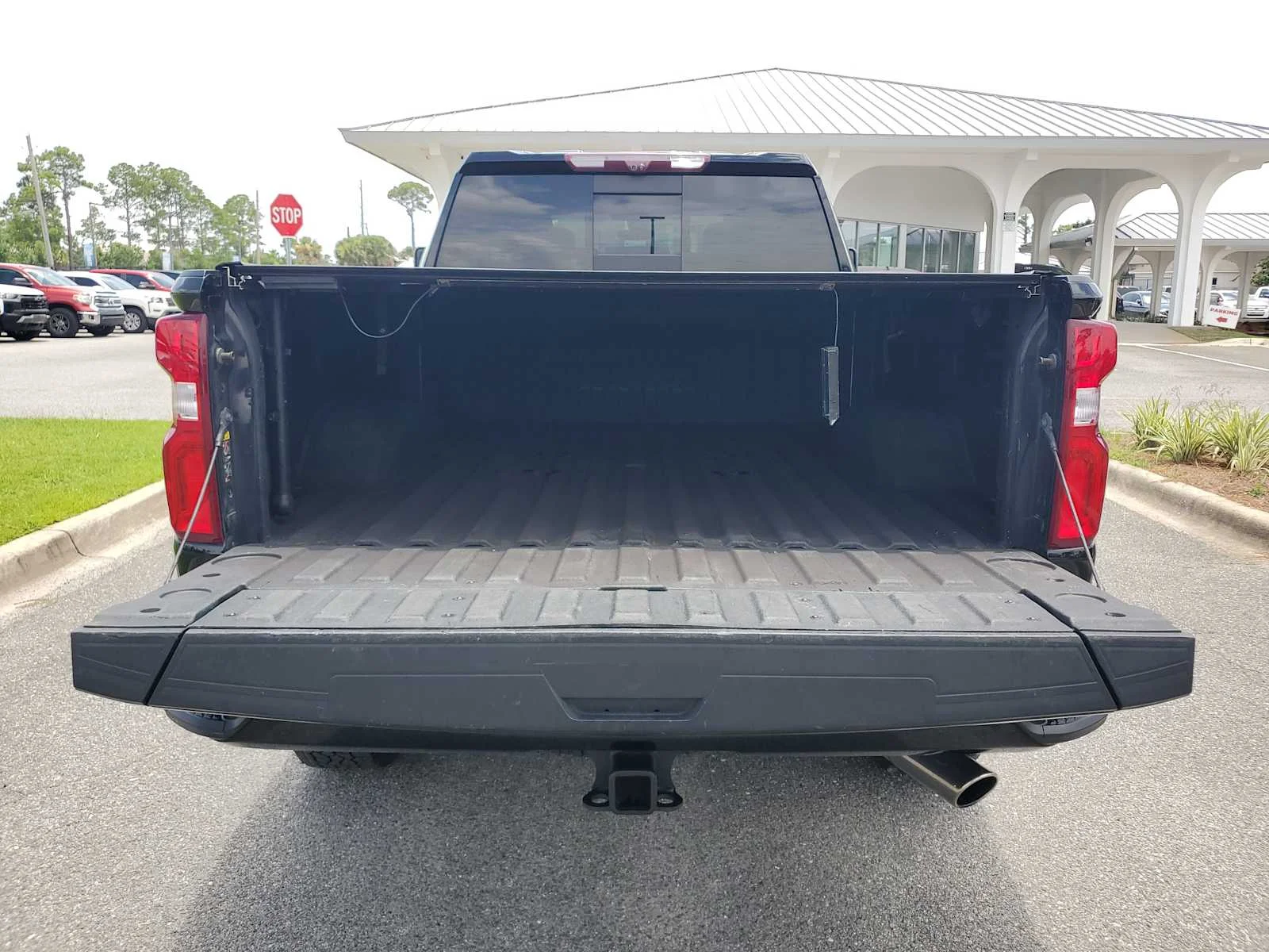 Used 2022 Black Chevrolet High Country image 6
