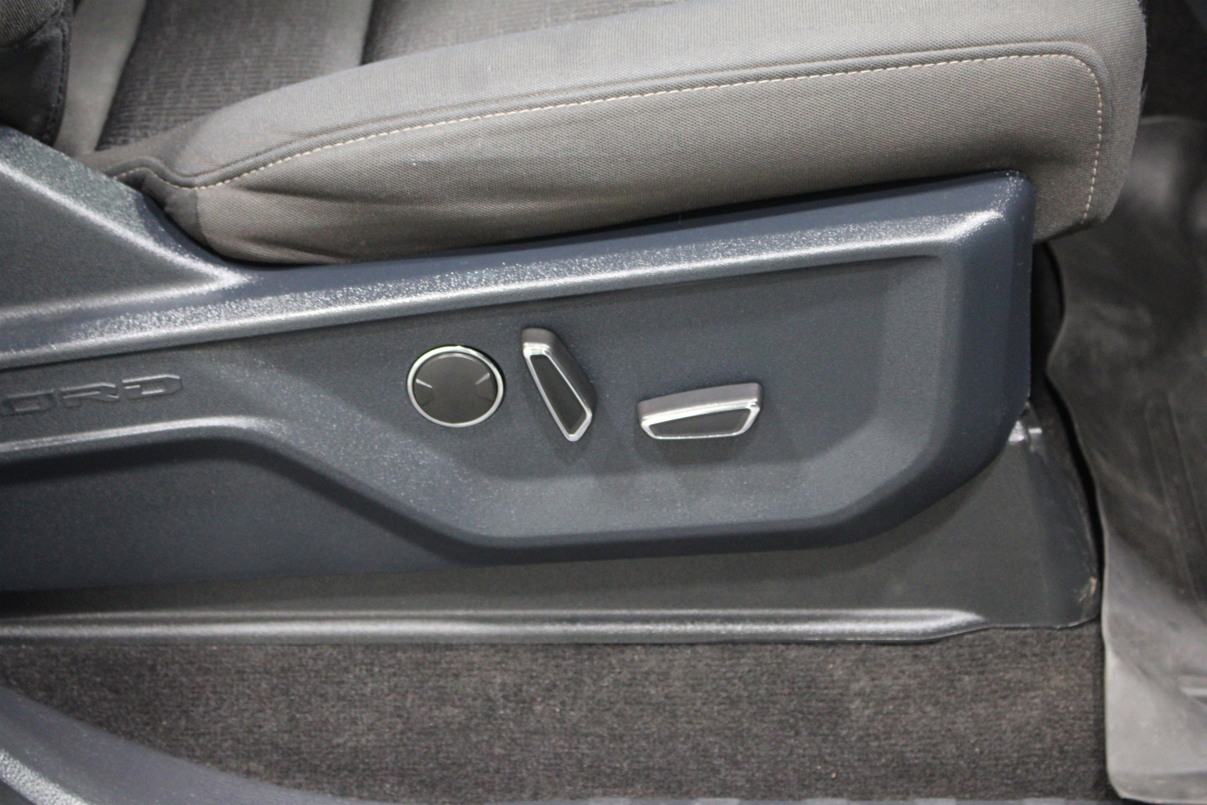 Used 2021 Space White Metallic Ford XLT image 26