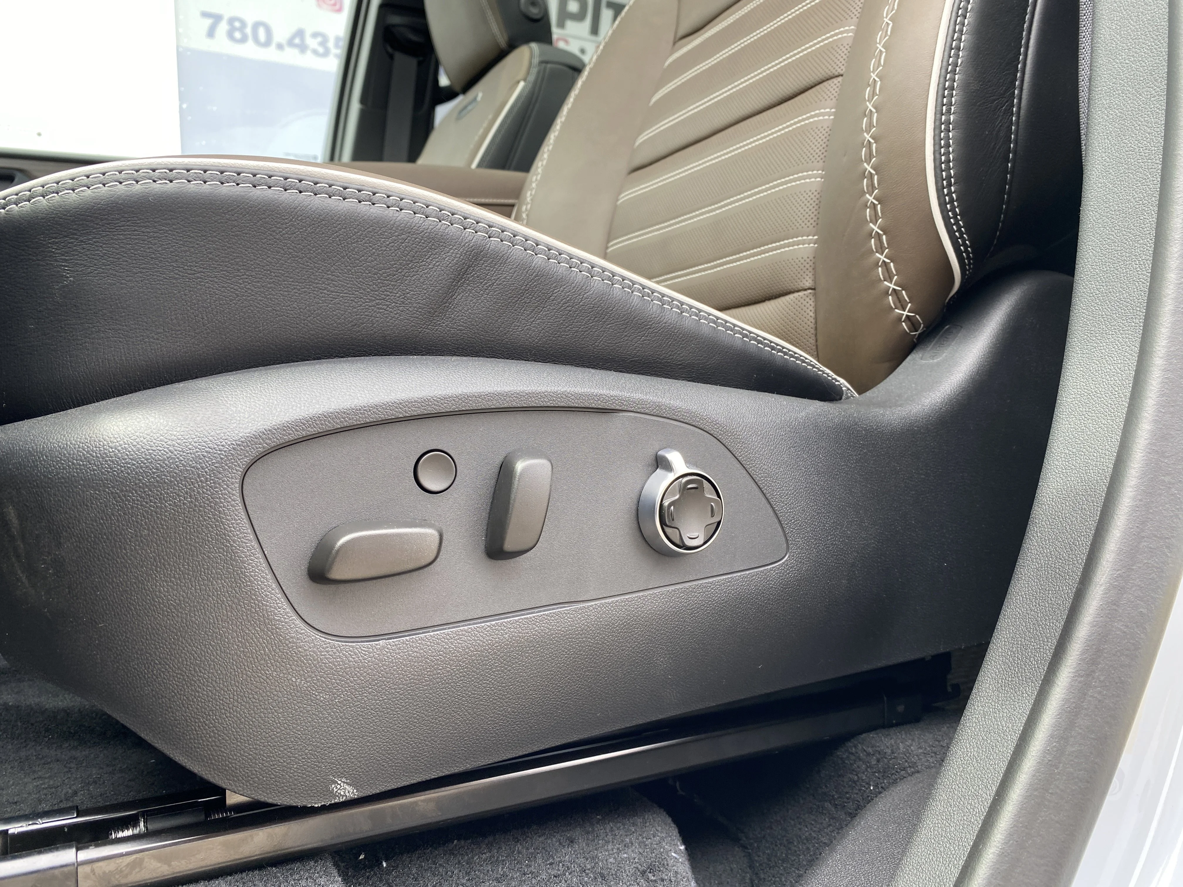 New 2026 GLACIER WHITE TRICOAT GMC Denali Ultimate image 27