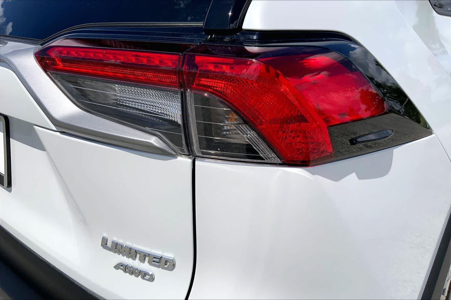 Used 2024 Wind Chill Pearl Toyota Limited image 30