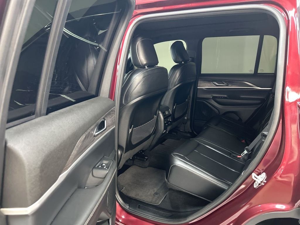 Used 2025 Velvet Jeep Limited image 17