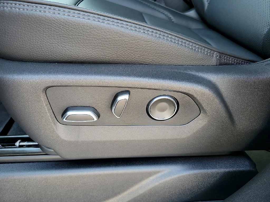 2026 GMC Yukon Denali - Photo 20