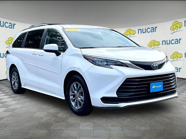 2024 Toyota Sienna LE