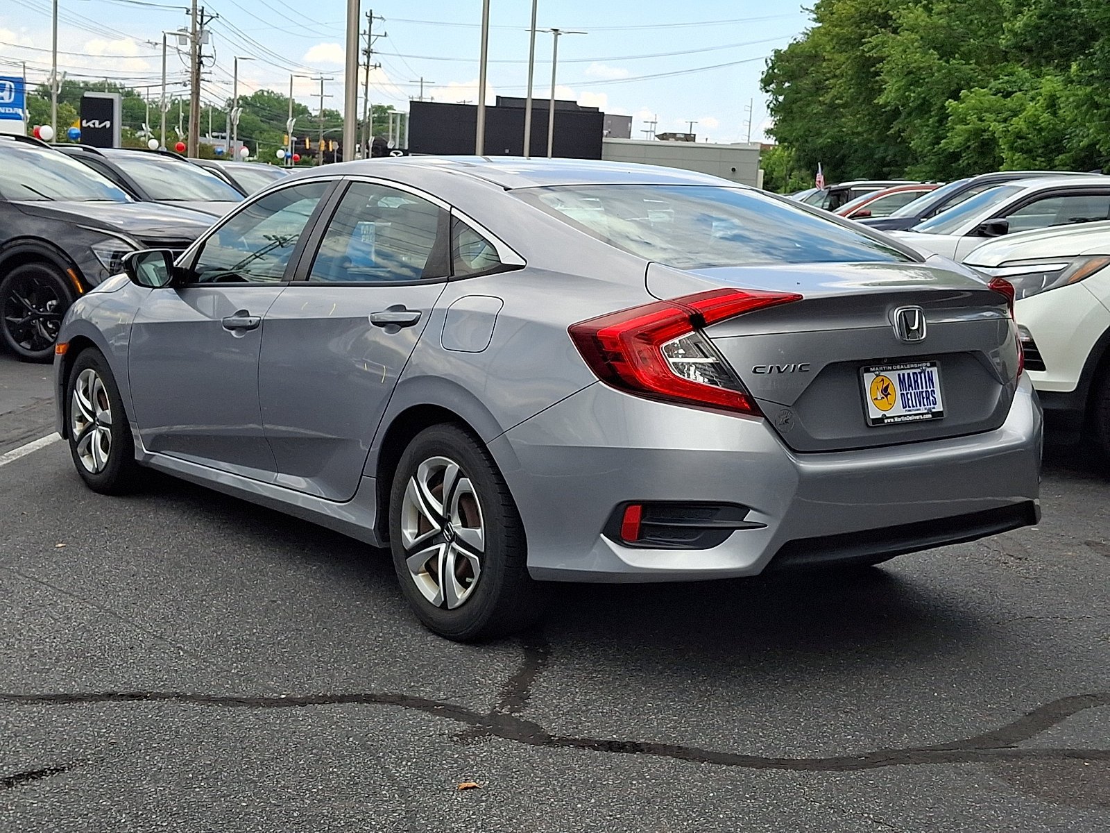 Certified Used 2016 Lunar Silver Metallic Honda LX image 3