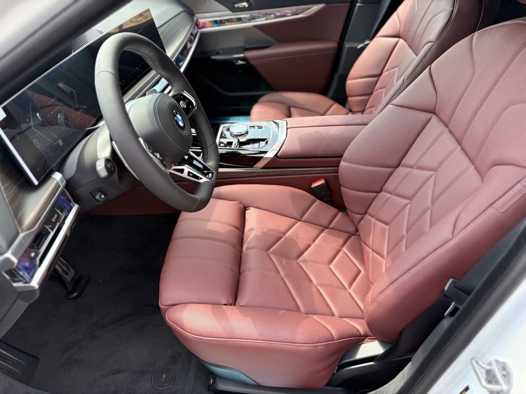 2025 BMW 7 Series 760i - Photo 12