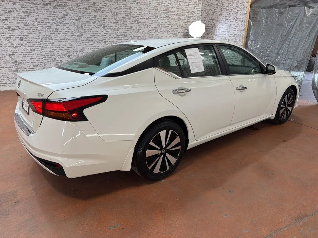 Used 2021 White Nissan 2.5 SV image 7