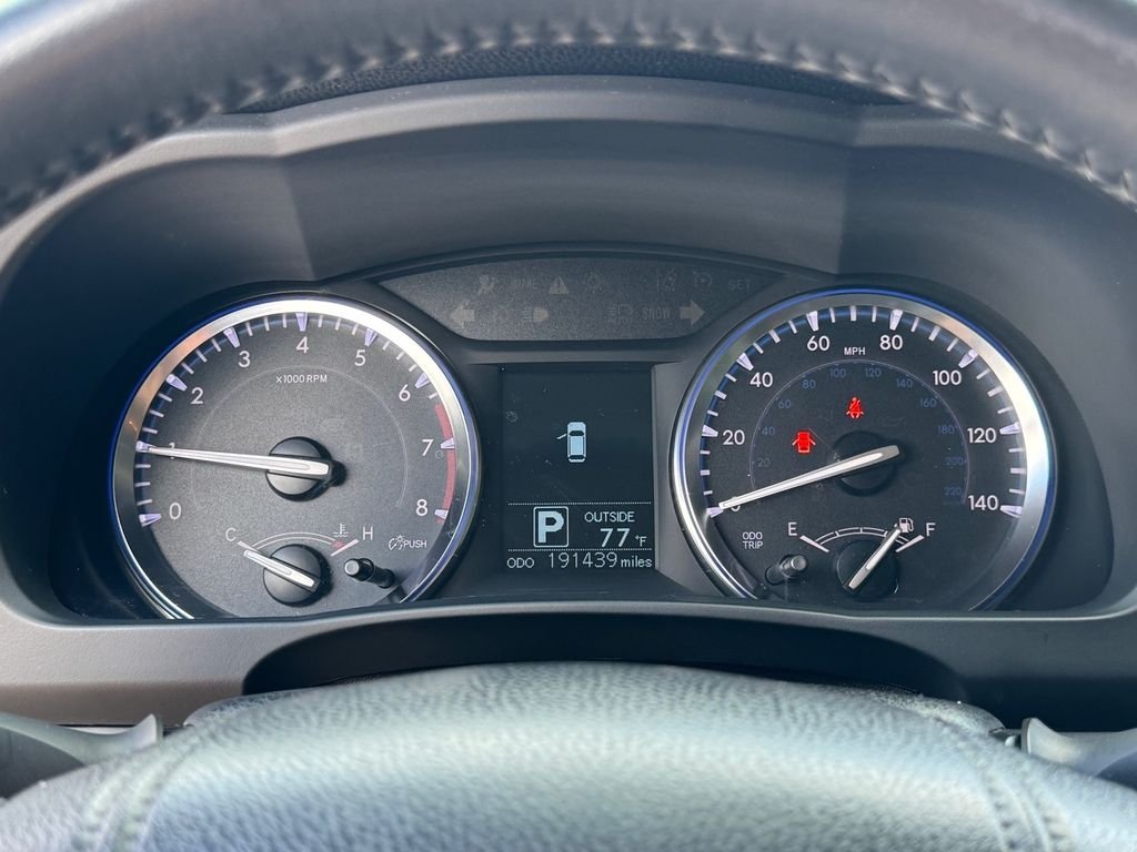 Used 2014 Silver Toyota LE Plus V6 image 19