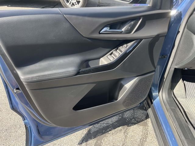 Used 2026 Lakeshore Blue Metallic Chevrolet LT image 28