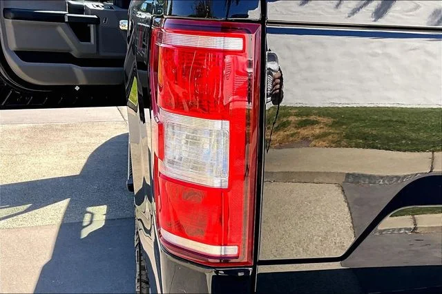Used 2018 Shadow Black Ford XLT image 28