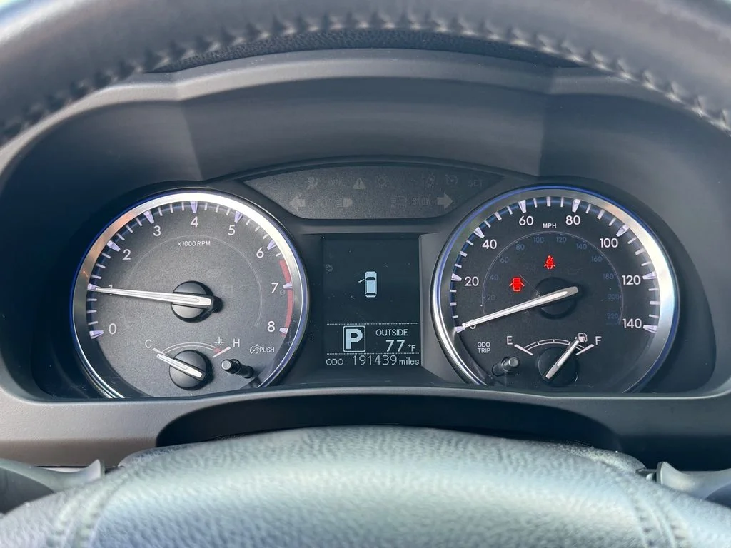 Used 2014 Silver Toyota LE Plus V6 image 19