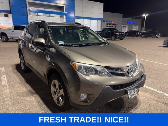 Used 2015  Toyota XLE image 2