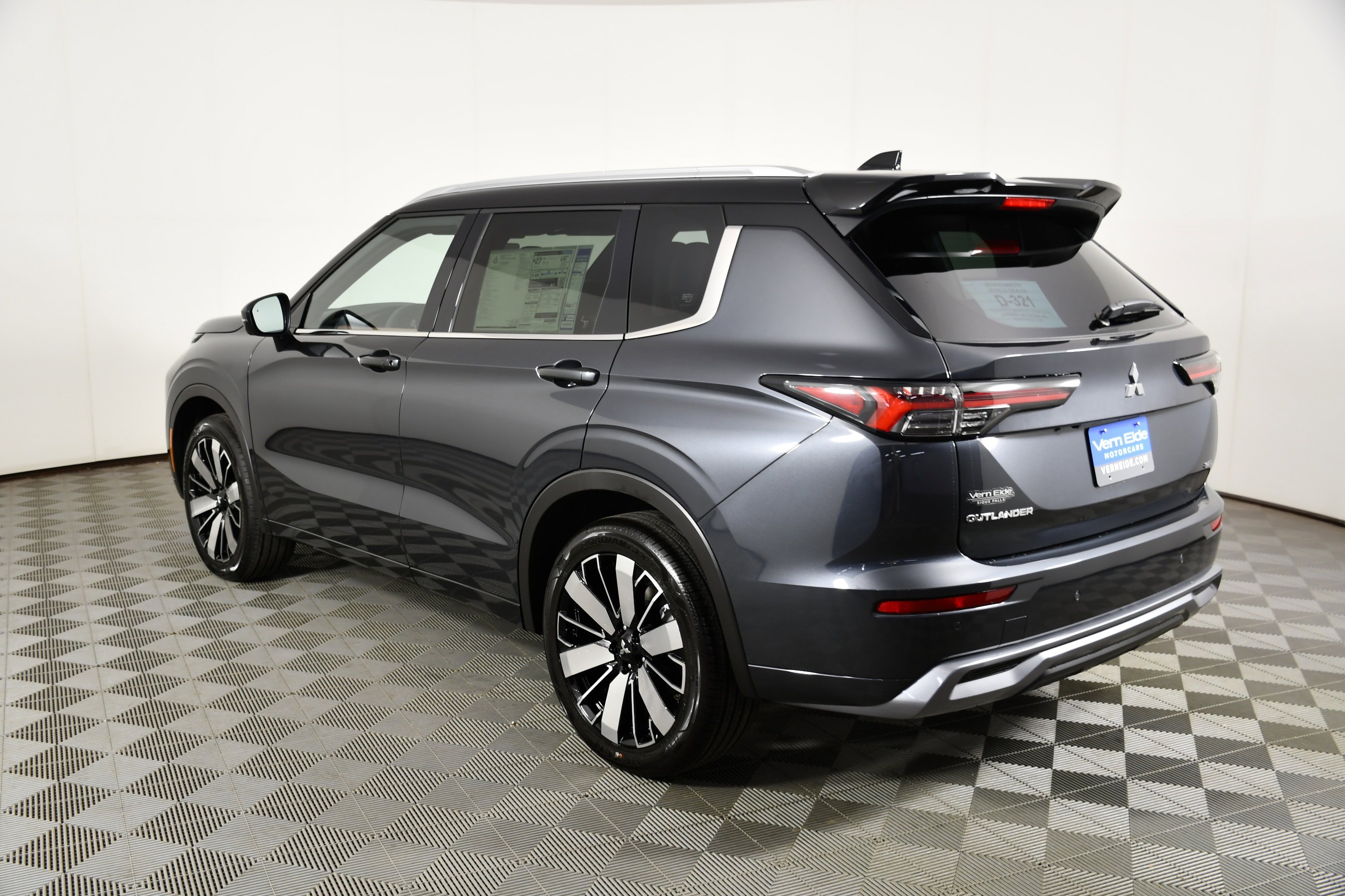 New 2026 Graphite Gray/Black Roof Mitsubishi SEL image 8