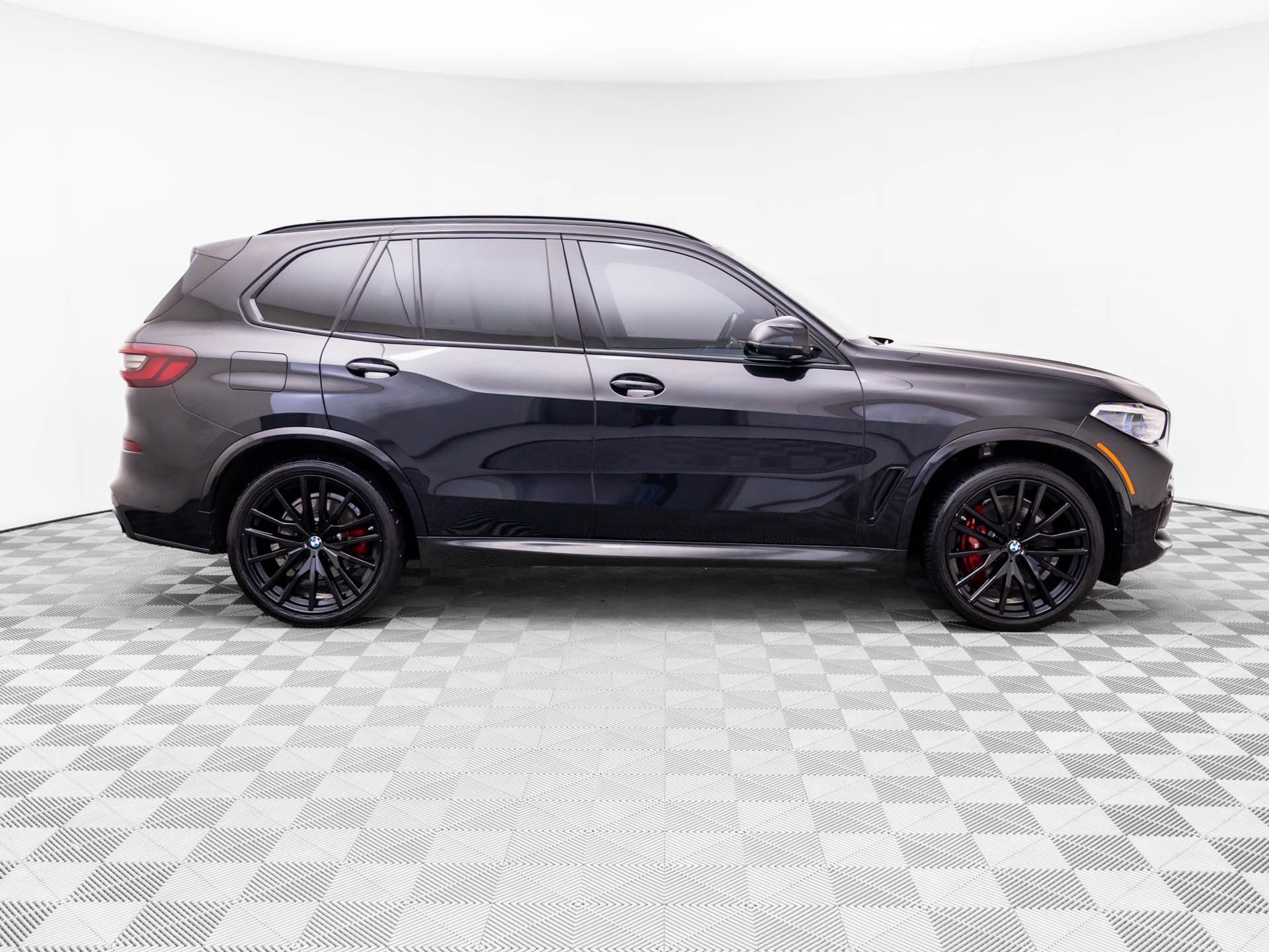 Used 2022 Black Sapphire Metallic BMW M50i image 8