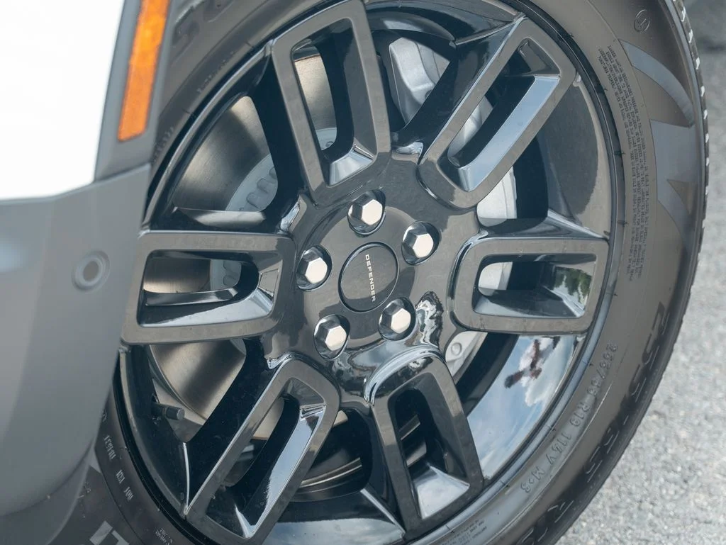New 2026 Fuji White Land Rover S image 9