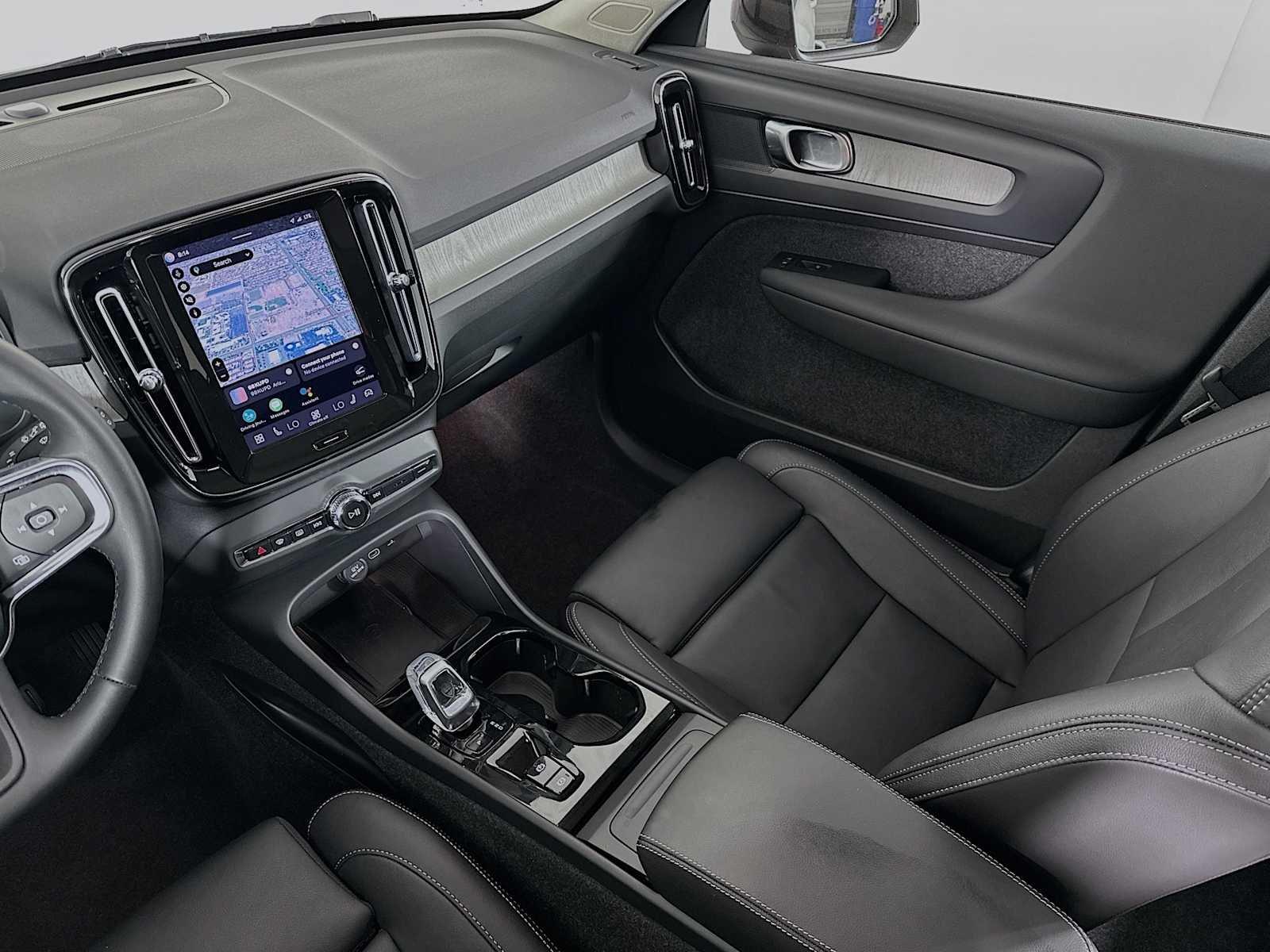2025 Volvo XC40 Plus - Photo 22