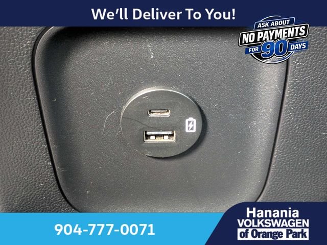 Used 2020 Blue Ford SE image 14
