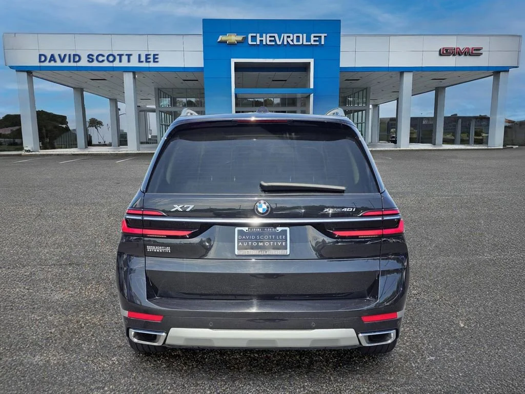 Used 2025 Blue BMW xDrive40i image 10