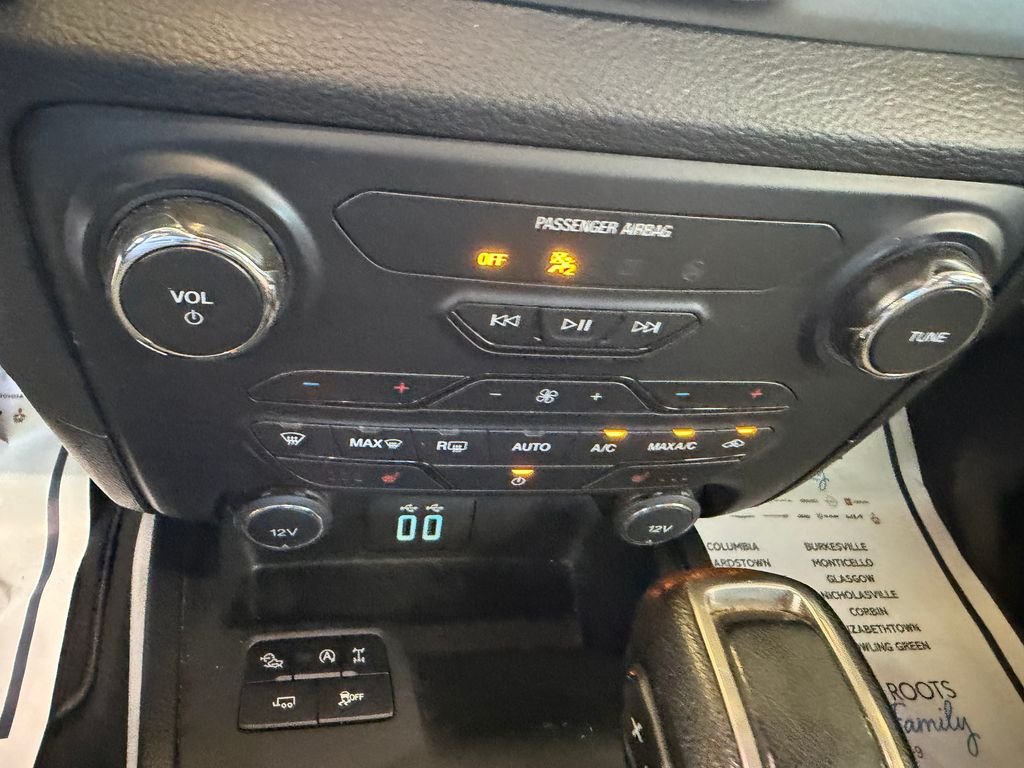 Used 2020 Silver Ford XLT image 17
