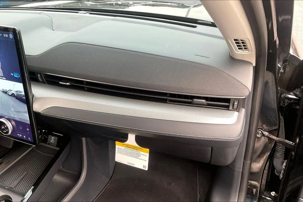Used 2023 Black Ford Select image 15