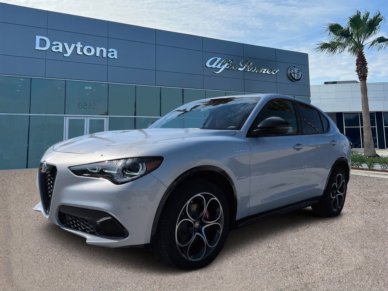 New 2026 Moonlight Gray Metallic Alfa Romeo  image 7