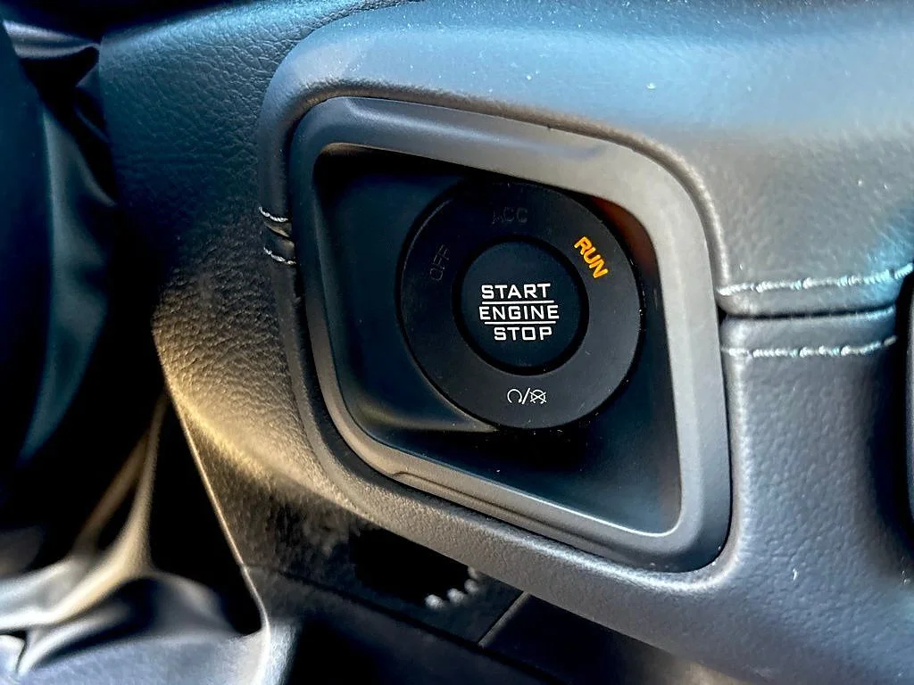 2025 Jeep Wrangler 4-Door Sahara - Photo 14