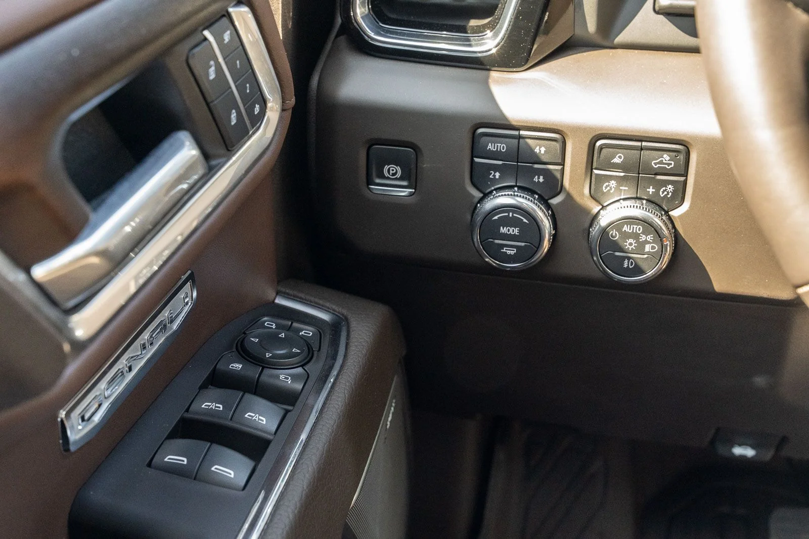 Used 2024 White GMC Denali image 26
