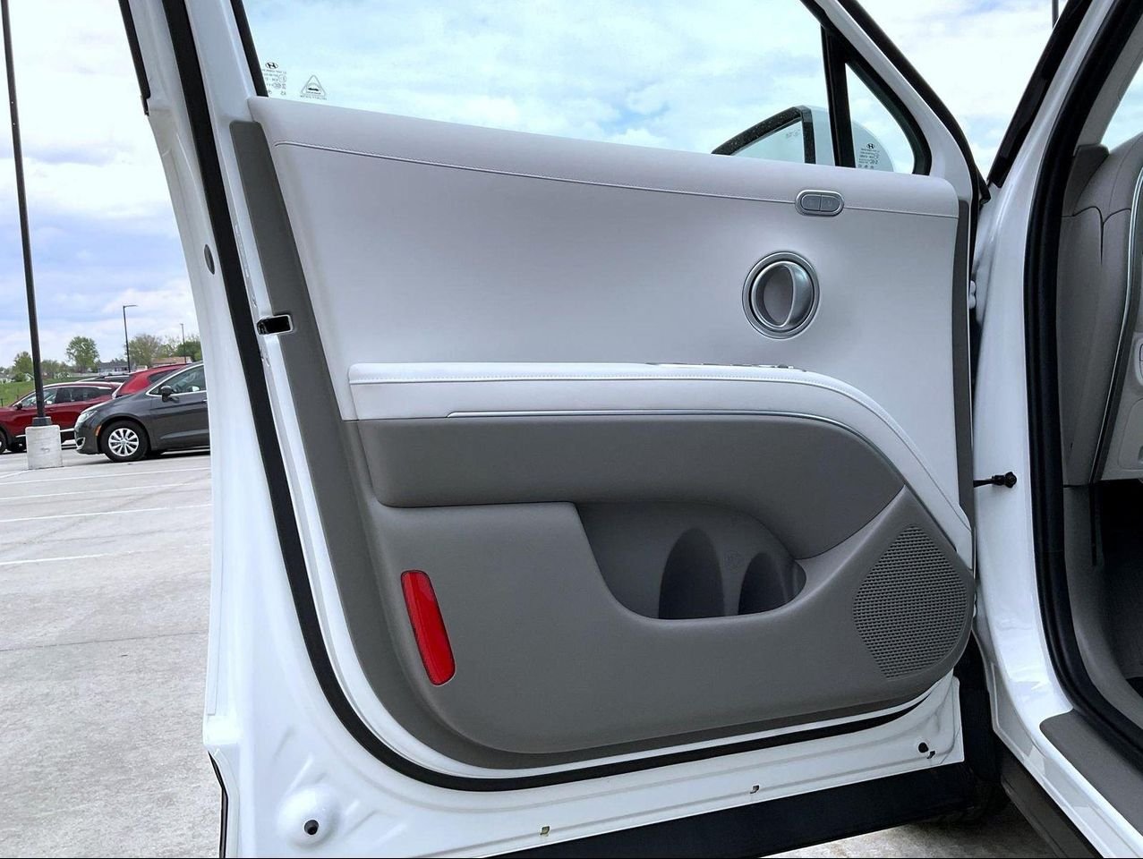 New 2026 White Hyundai SEL Premium image 9