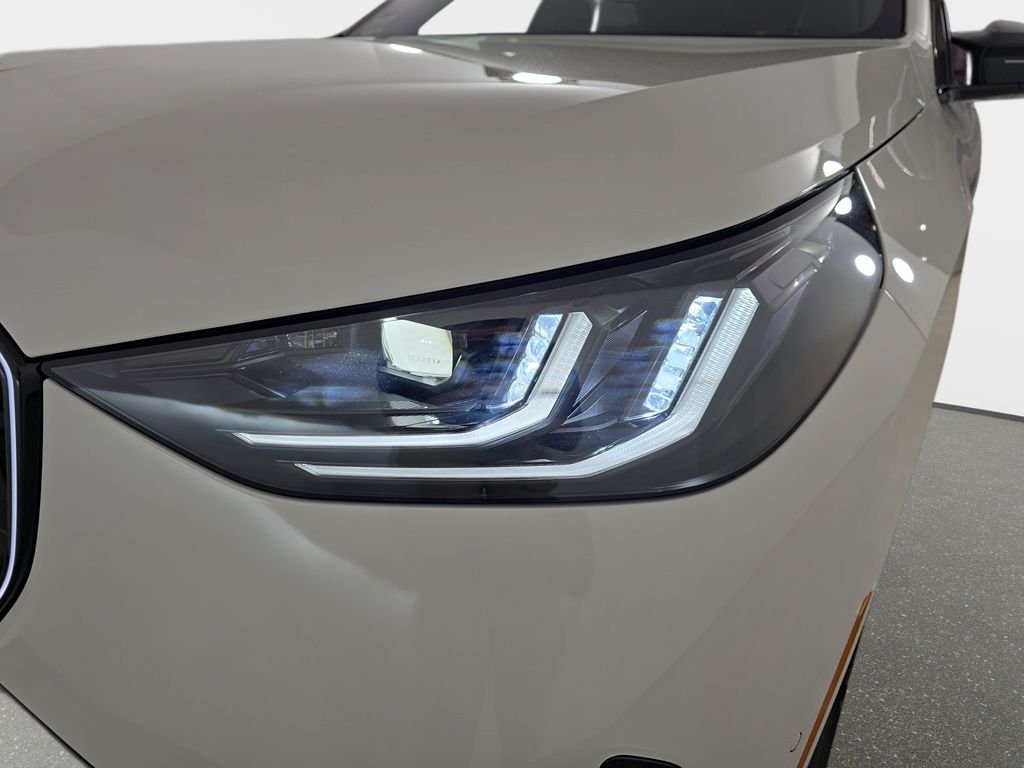 New 2026 Alpine White BMW M50 xDrive image 33