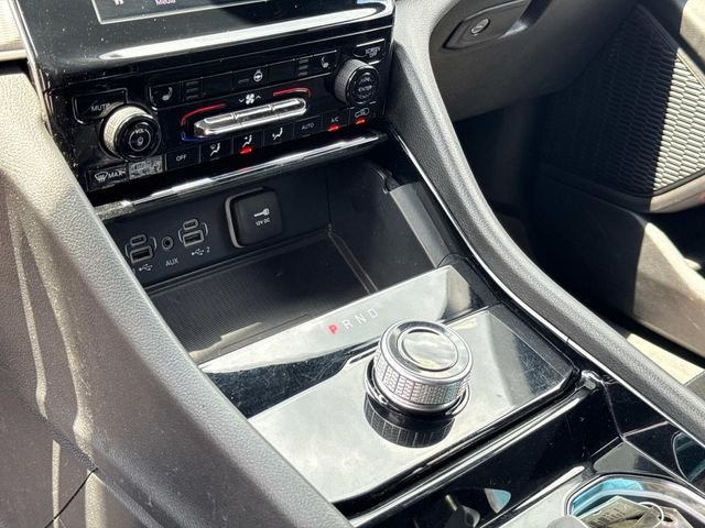 Used 2023 White Jeep Altitude image 35