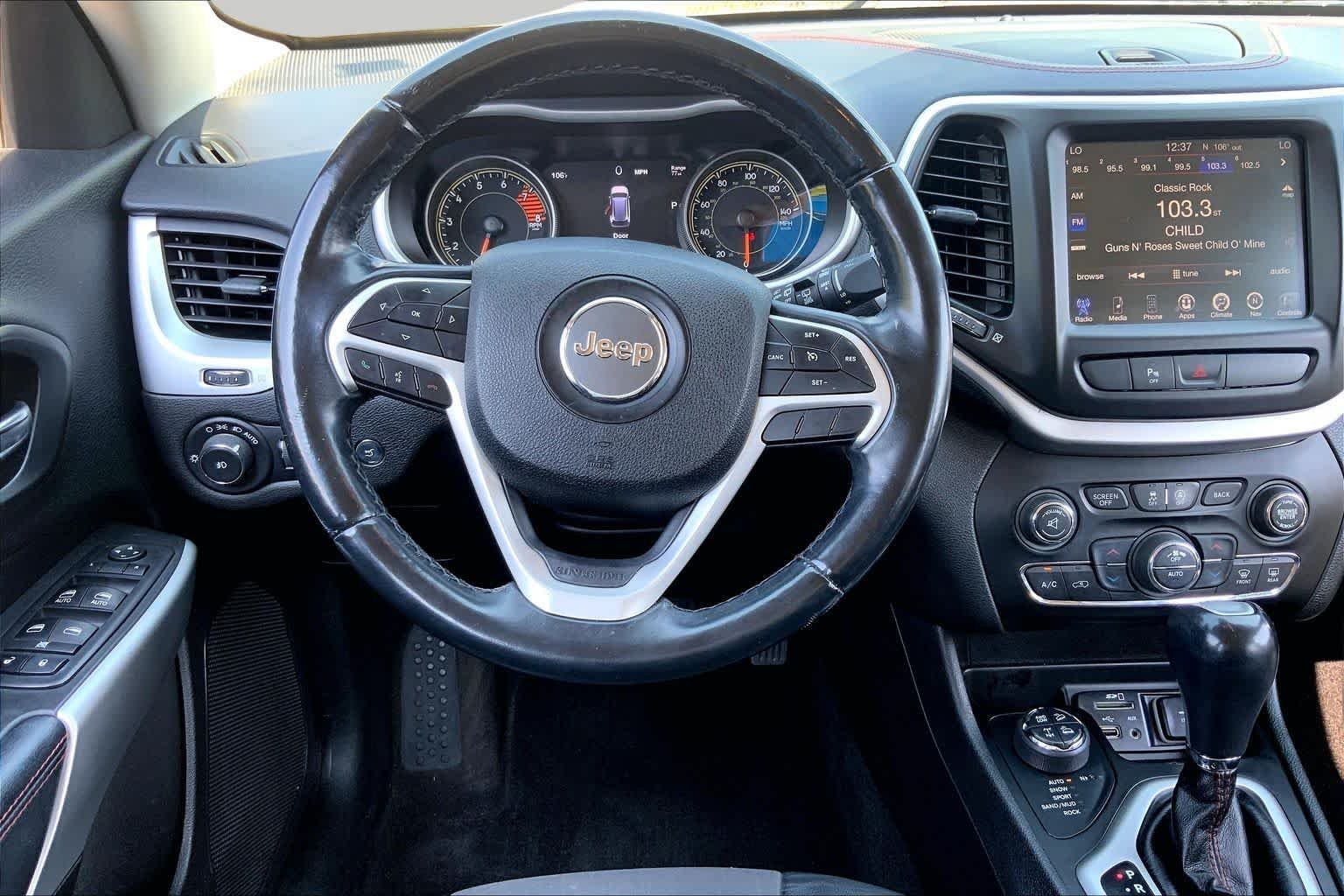 Used 2018 Granite Crystal Metallic Clearcoat Jeep Trailhawk image 6