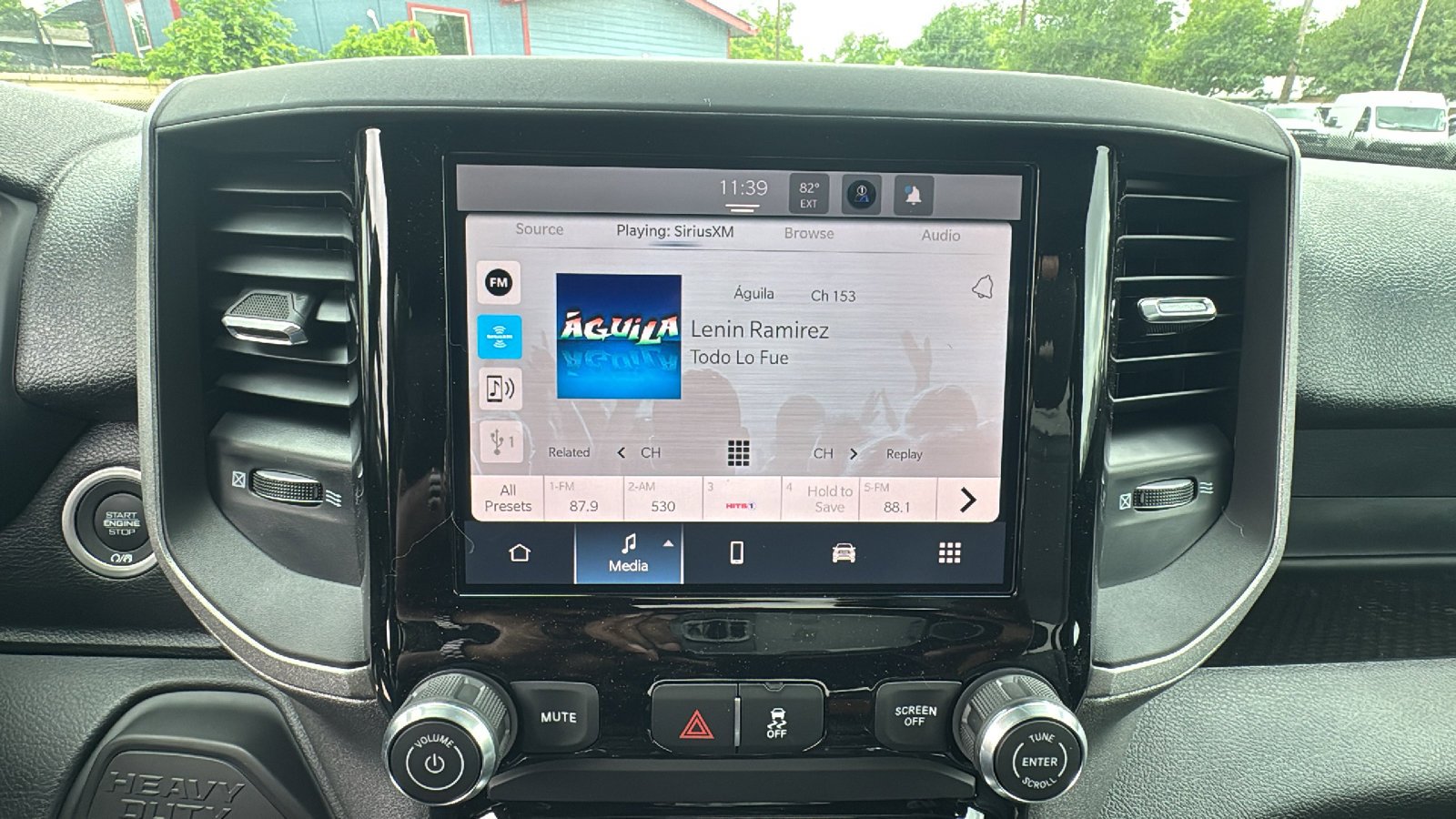 New 2026 Bright White Clear-Coat Exterior Paint RAM Tradesman image 17