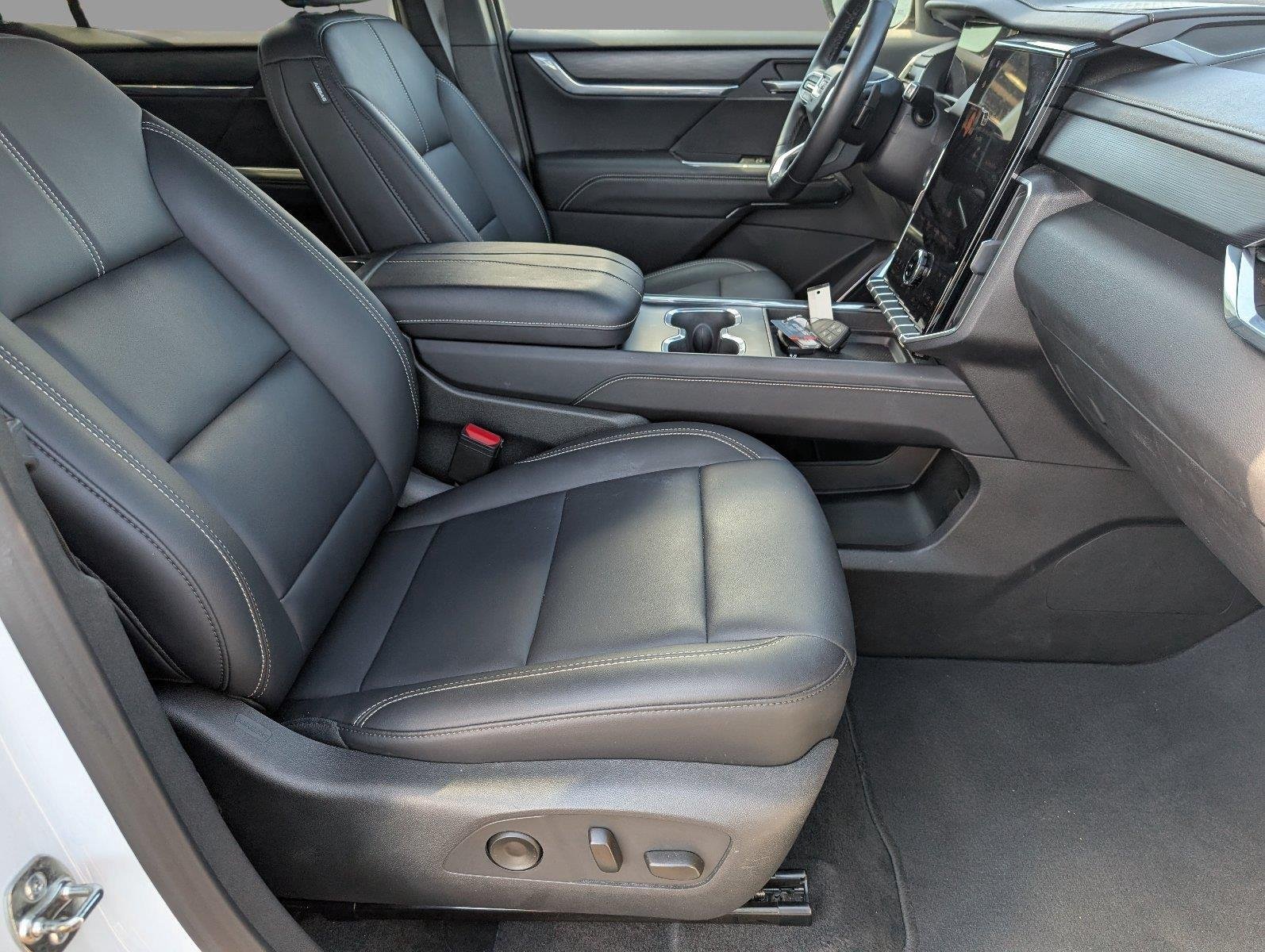 Used 2026 Summit White GMC Elevation image 41