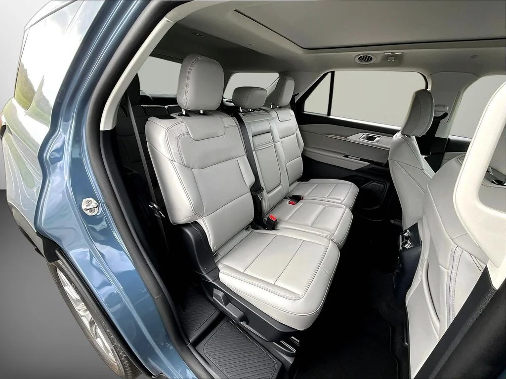 New 2026 Vapor Blue Metallic Ford Active image 9