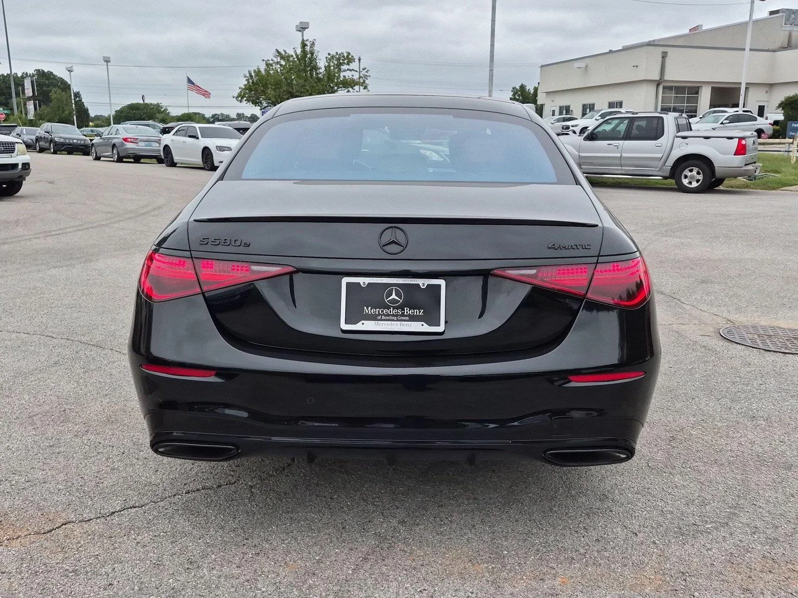 Used 2025 Obsidian Black Metallic Mercedes-Benz S 580e image 4