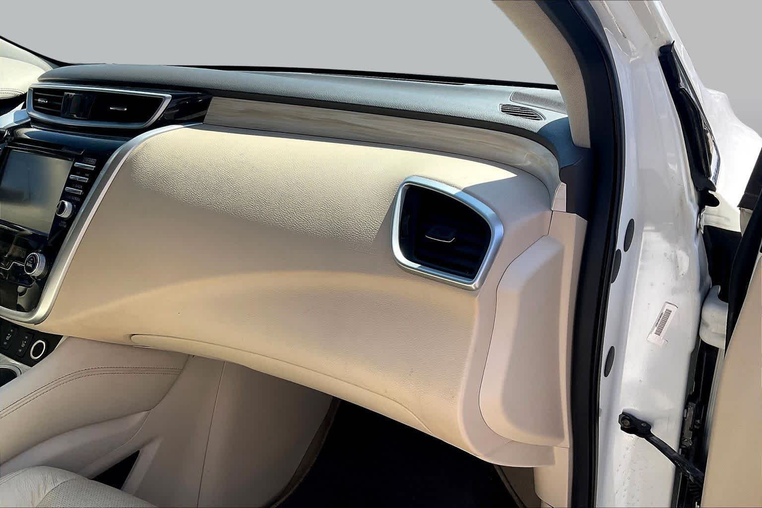 Used 2015 Pearl White Nissan SL image 17